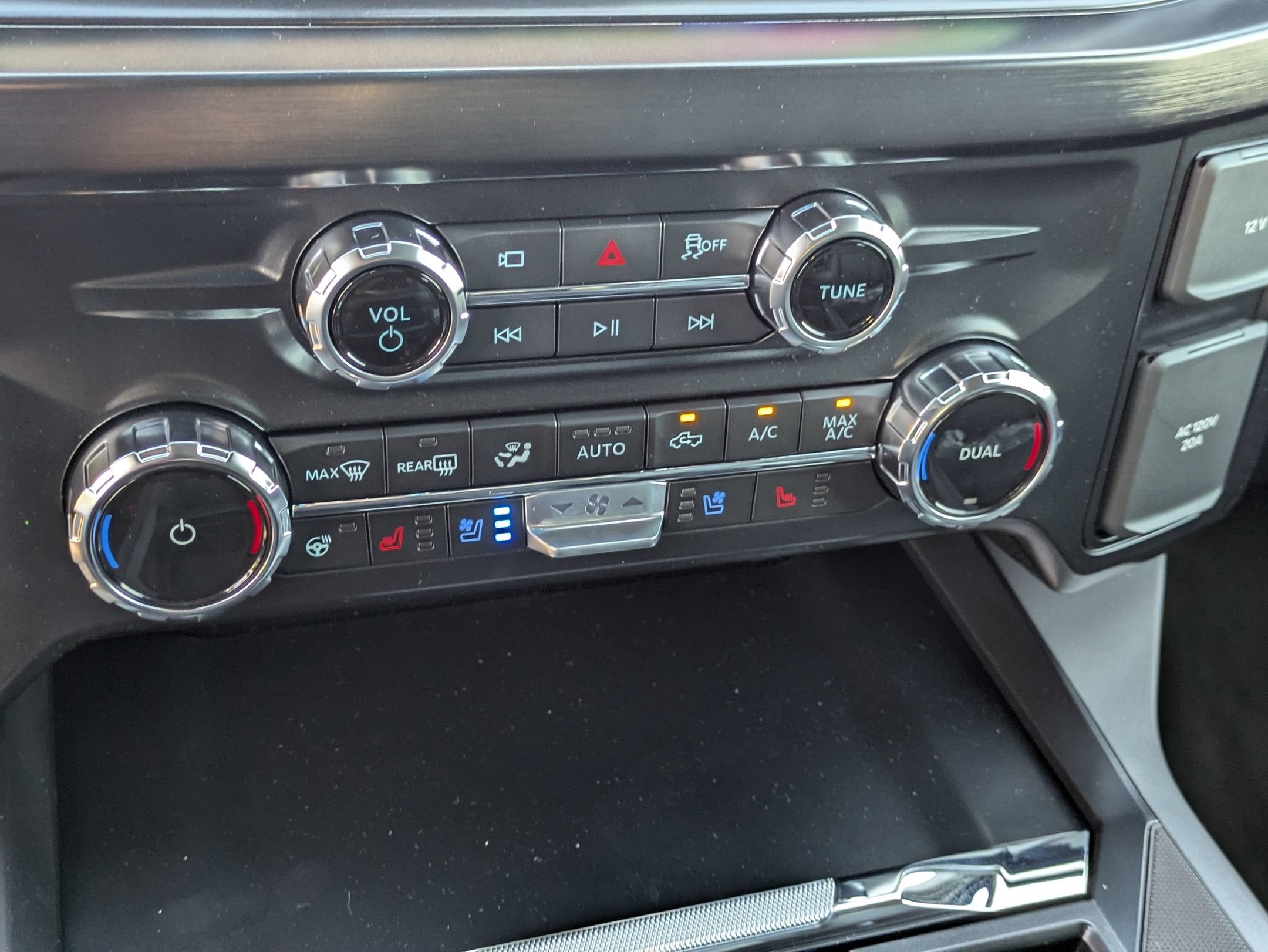 2026 Ford Super Duty F-350 DRW LARIAT