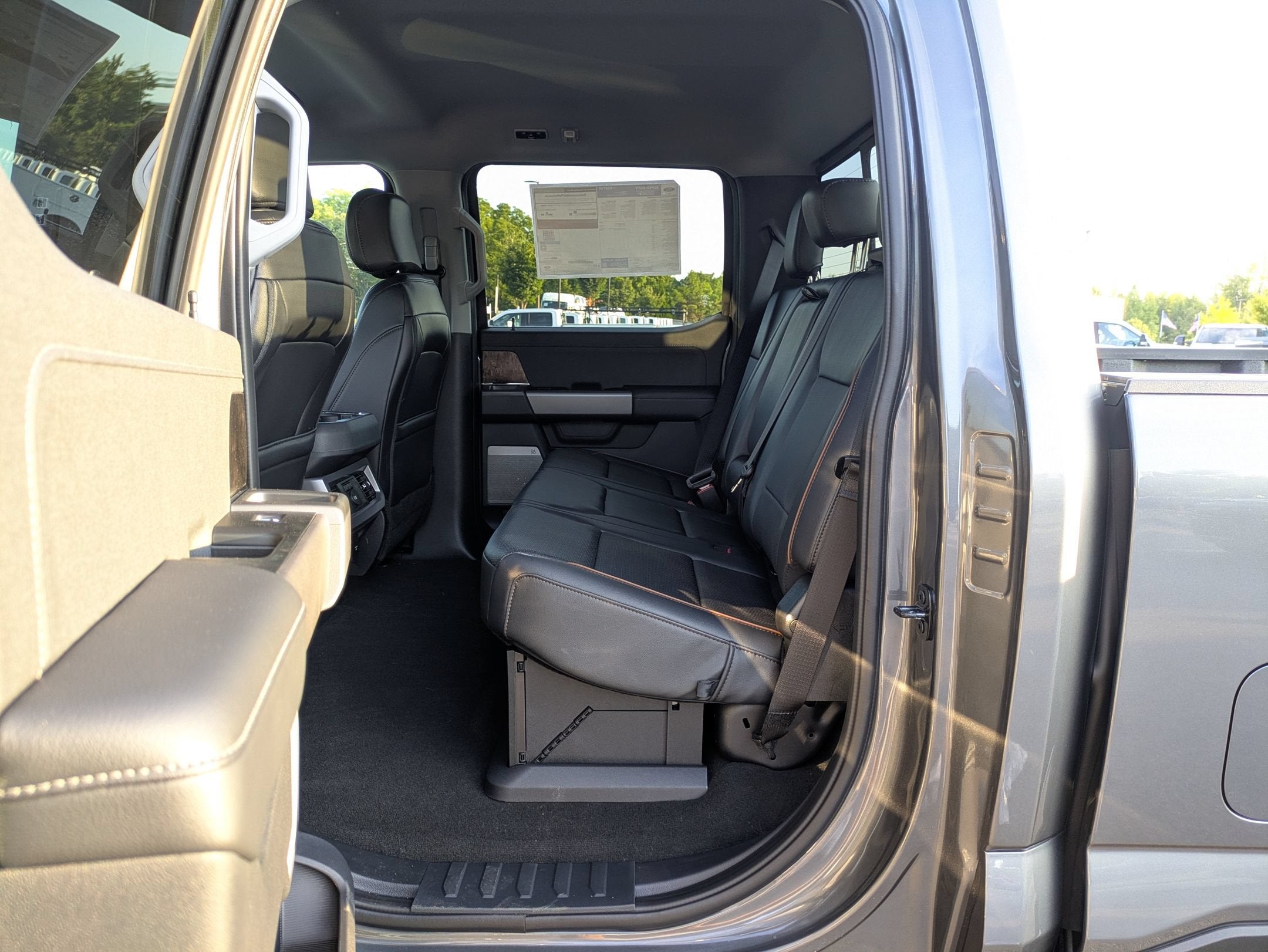 2026 Ford Super Duty F-350 DRW LARIAT