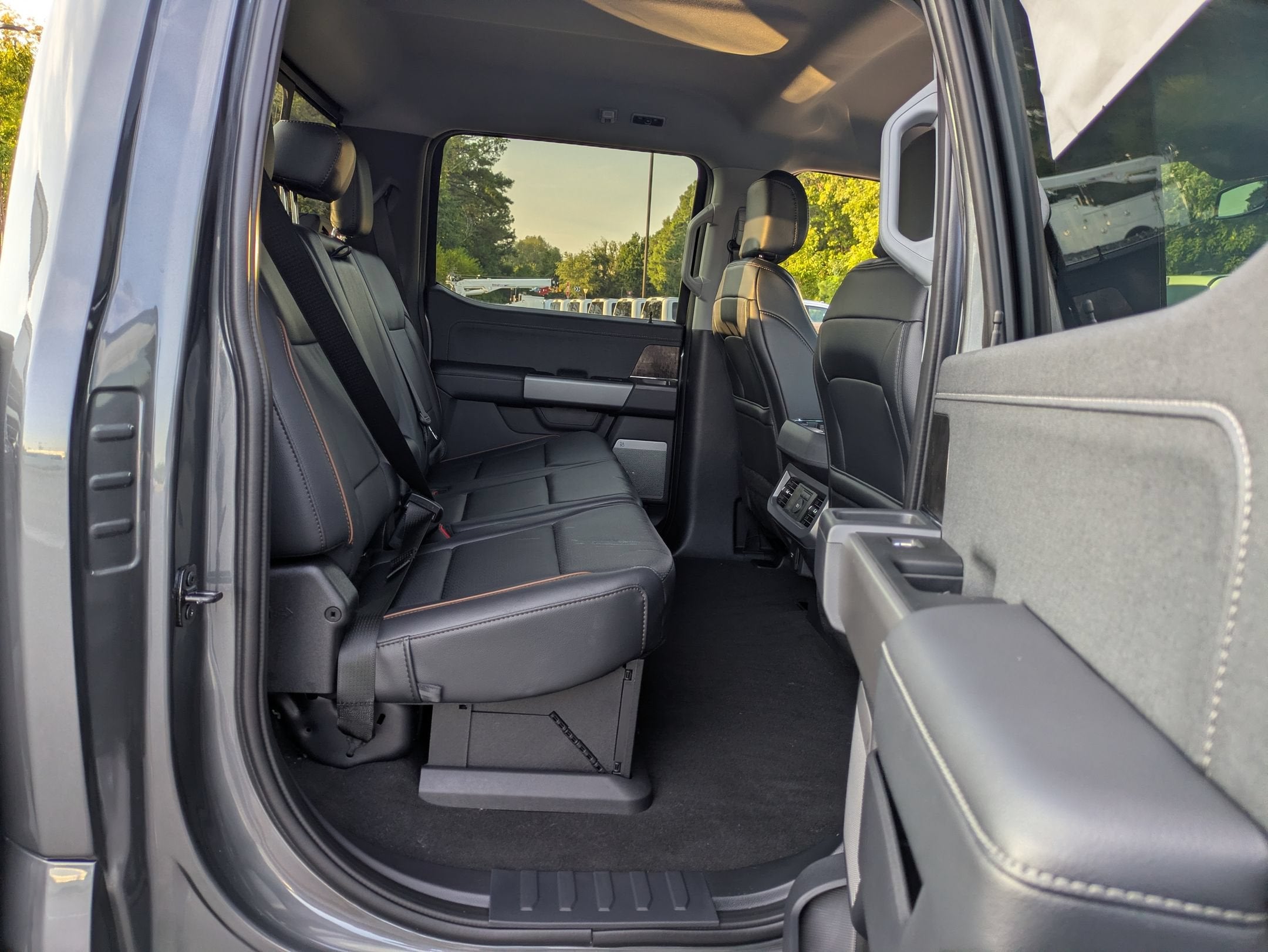 2026 Ford Super Duty F-350 DRW LARIAT