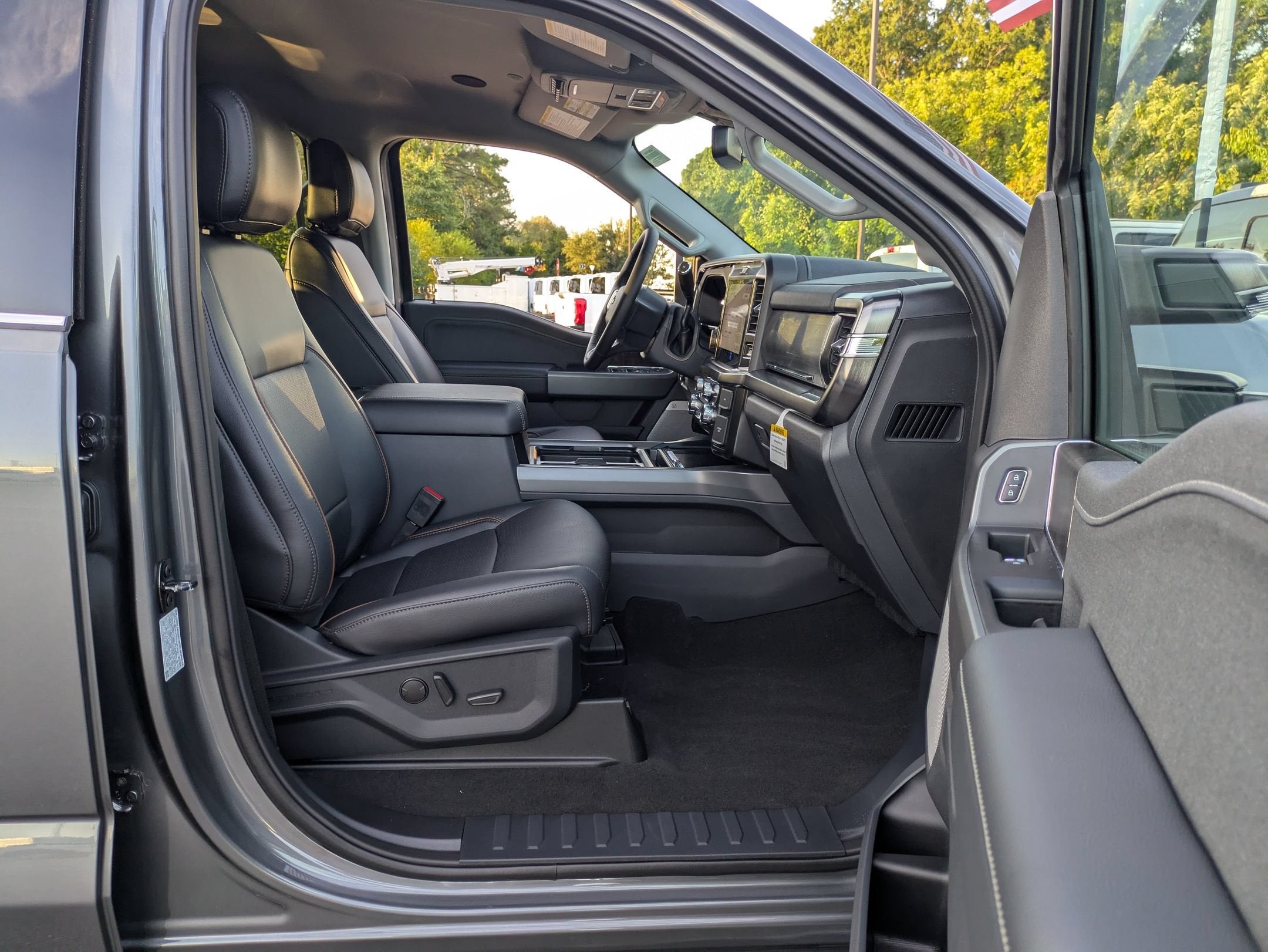 2026 Ford Super Duty F-350 DRW LARIAT