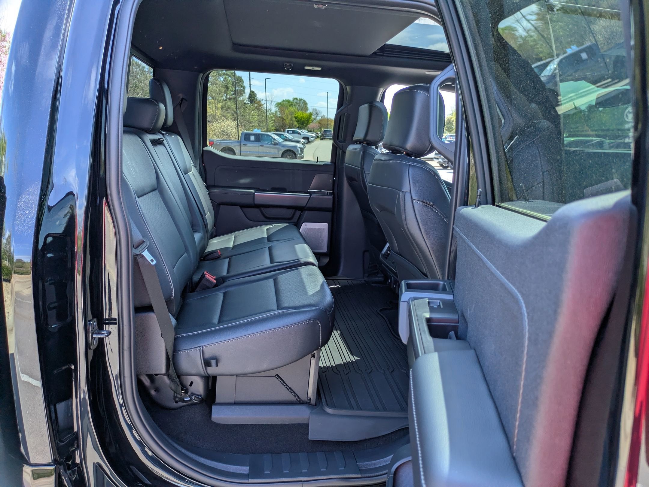 2026 Ford F-150 LARIAT - Crossroads Courtesy Demo