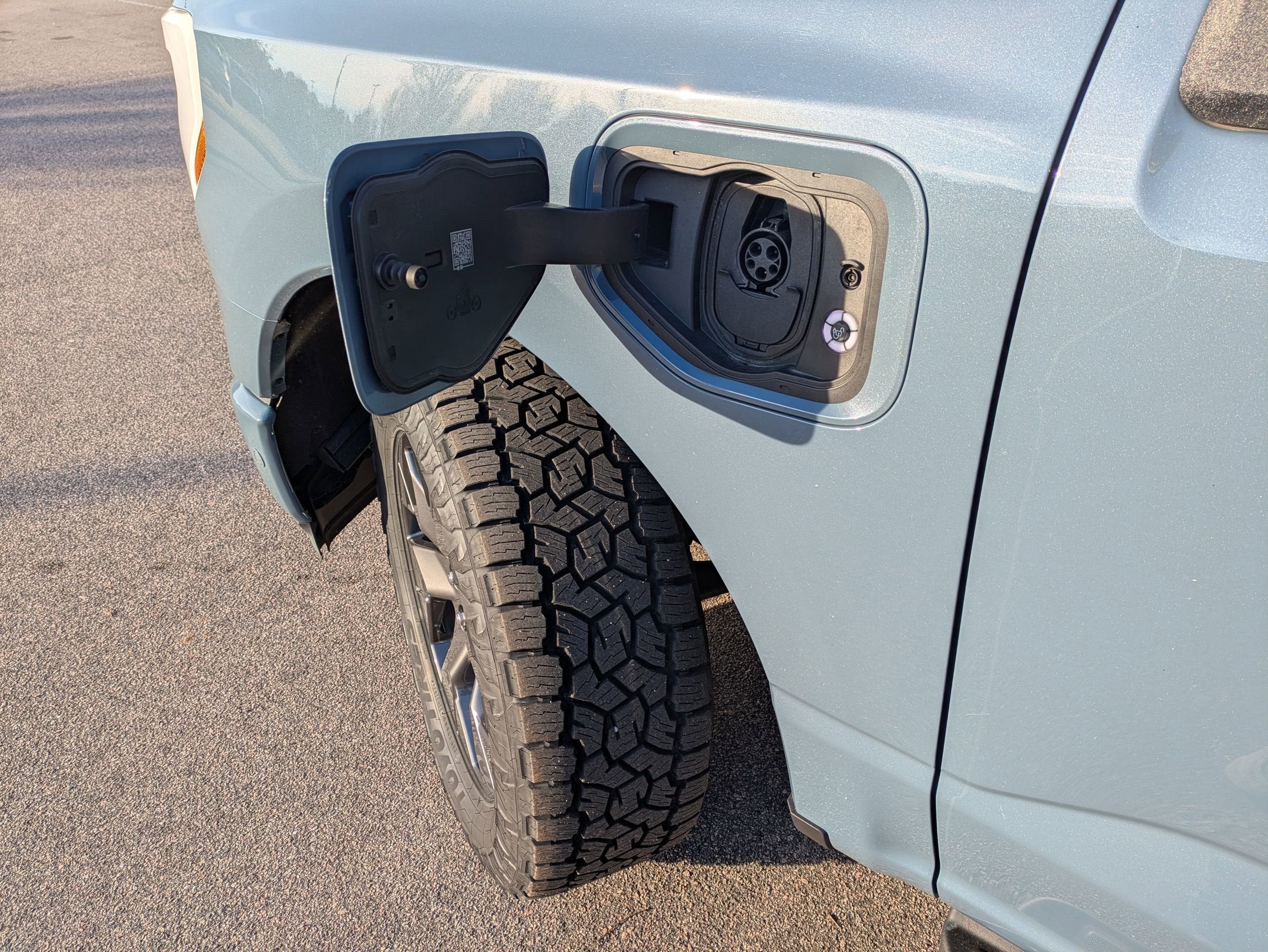 2023 Ford F-150 Lightning LARIAT