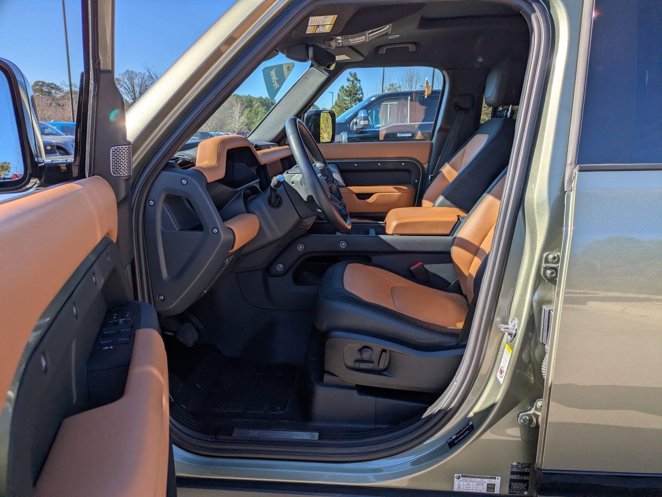 2024 Land Rover Defender X-Dynamic SE