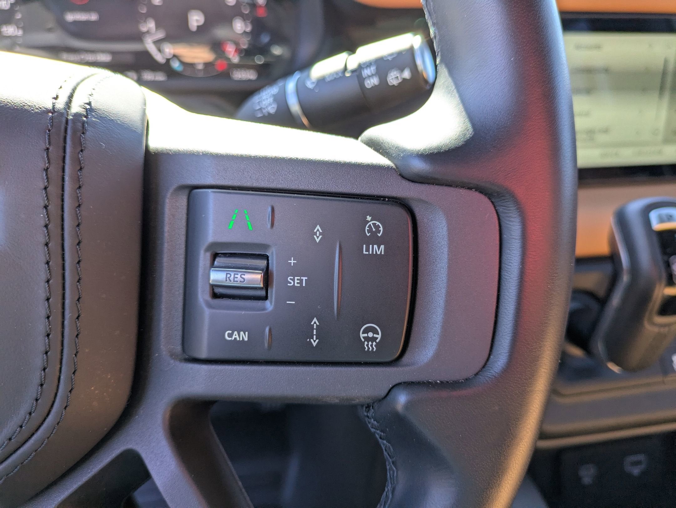 2024 Land Rover Defender X-Dynamic SE