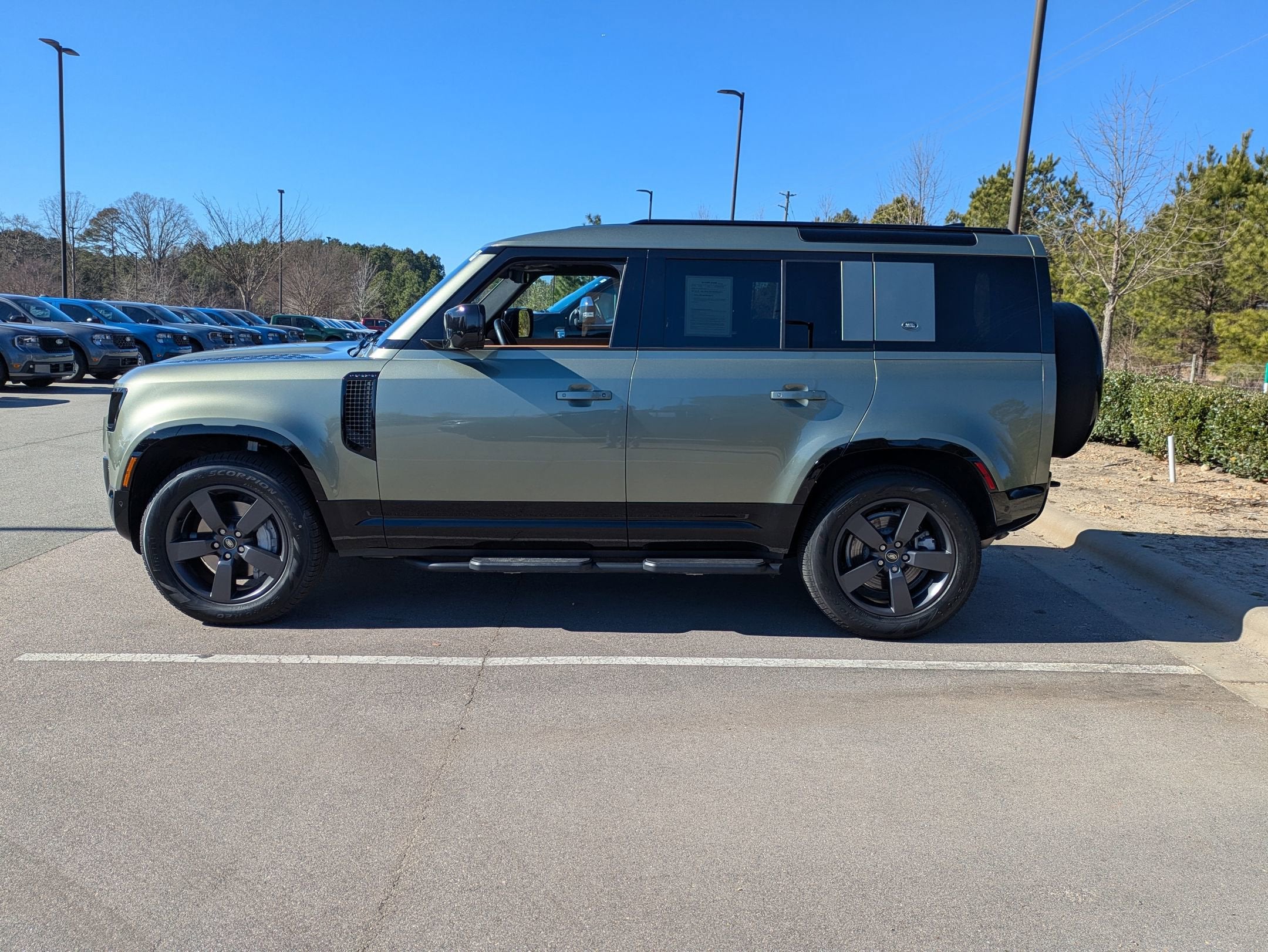 2024 Land Rover Defender X-Dynamic SE