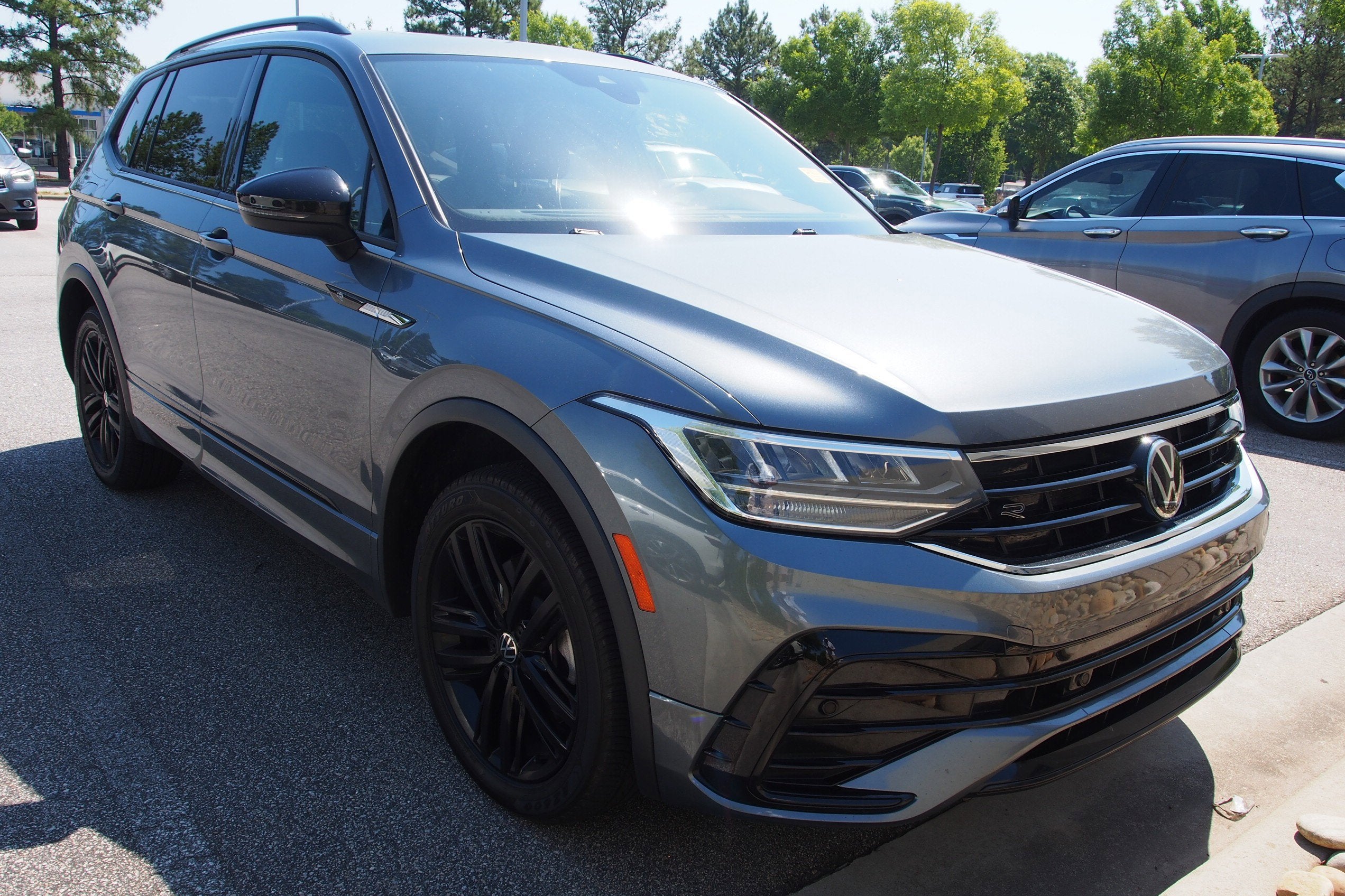 2022 Volkswagen Tiguan SE R-Line Black