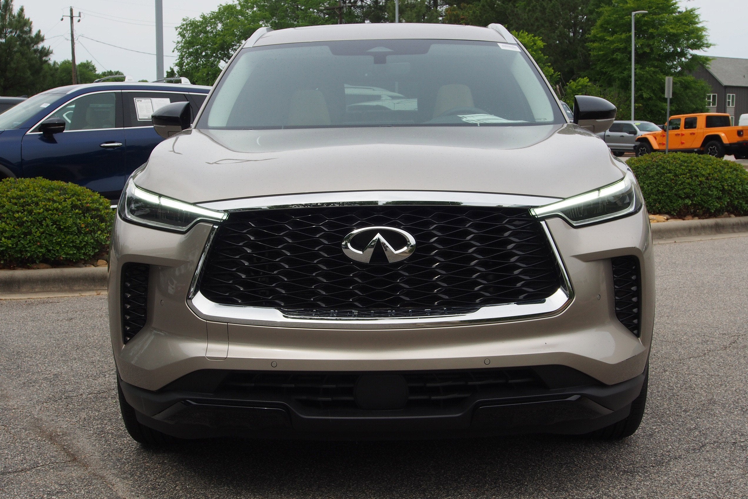 2024 INFINITI QX60 LUXE