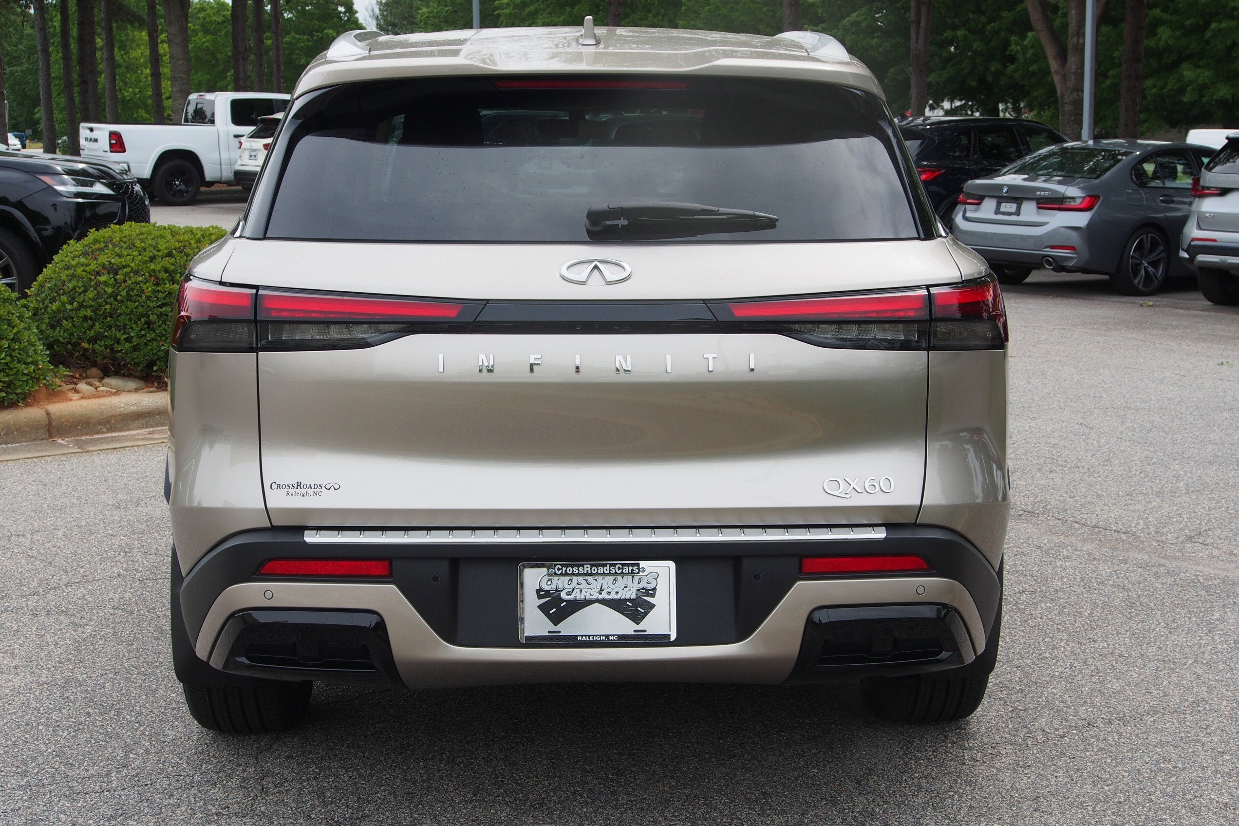 2024 INFINITI QX60 LUXE