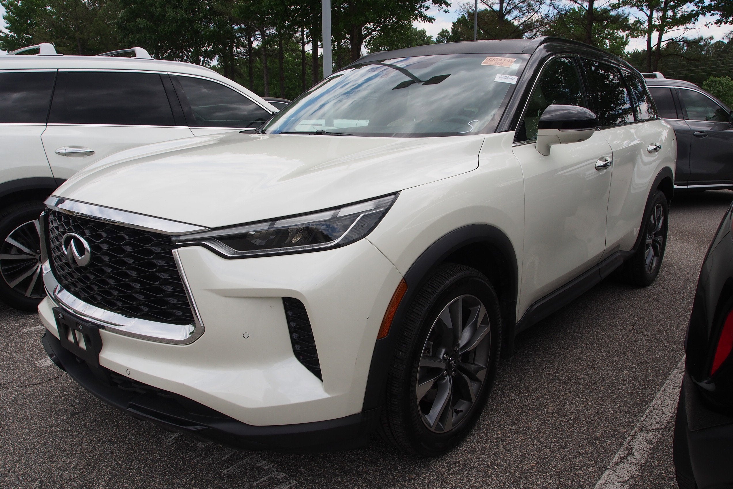 2023 INFINITI QX60 LUXE