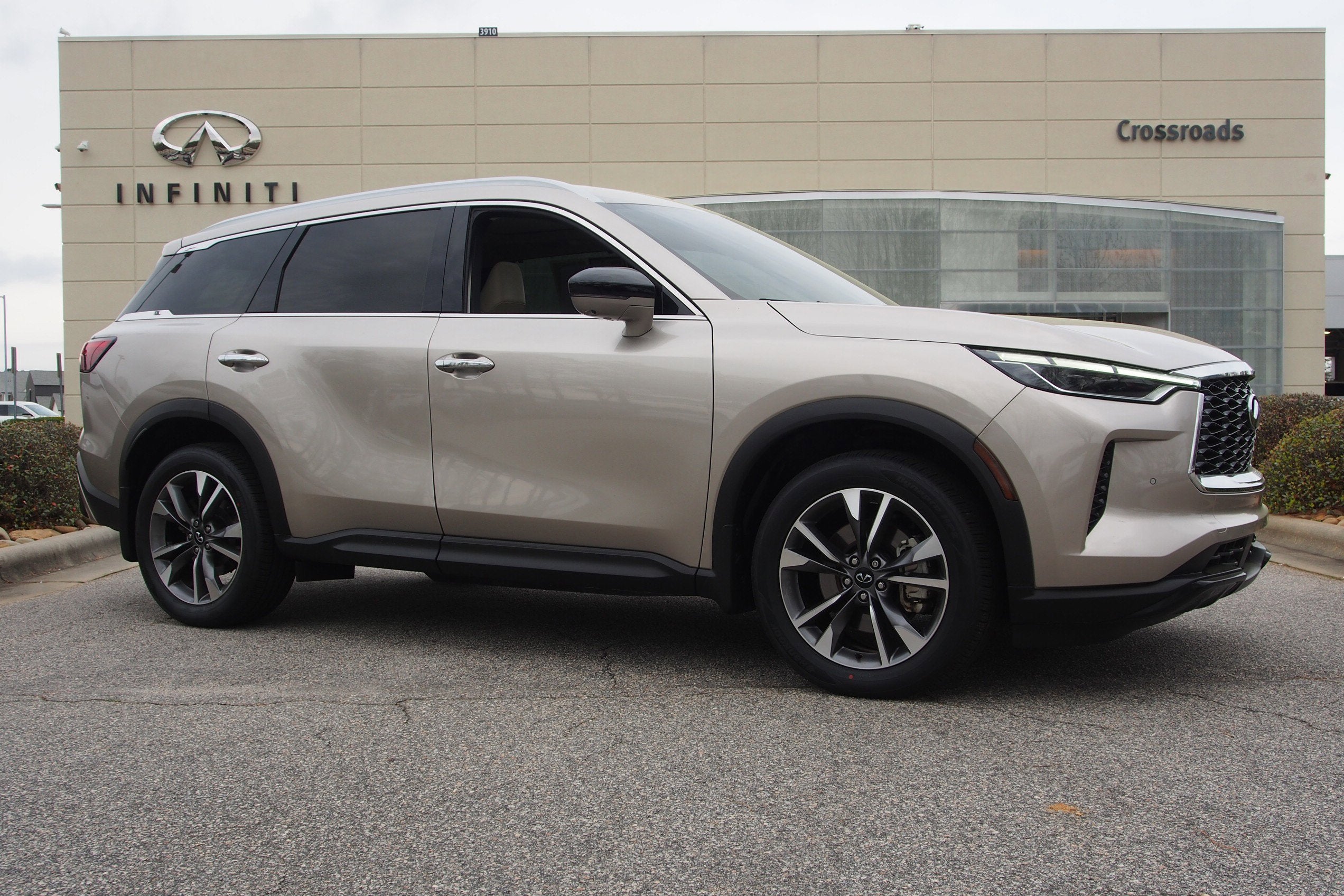 2023 INFINITI QX60 LUXE