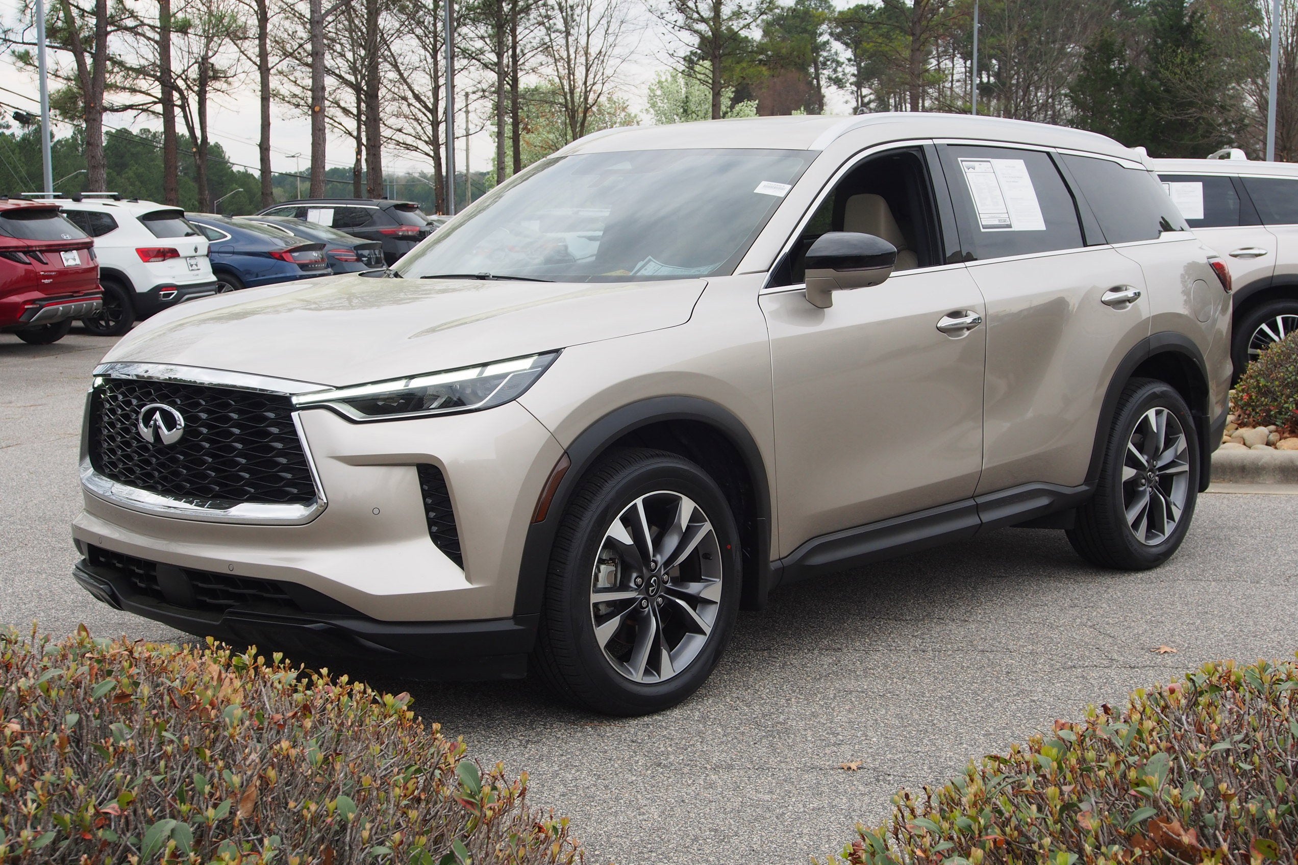 2023 INFINITI QX60 LUXE