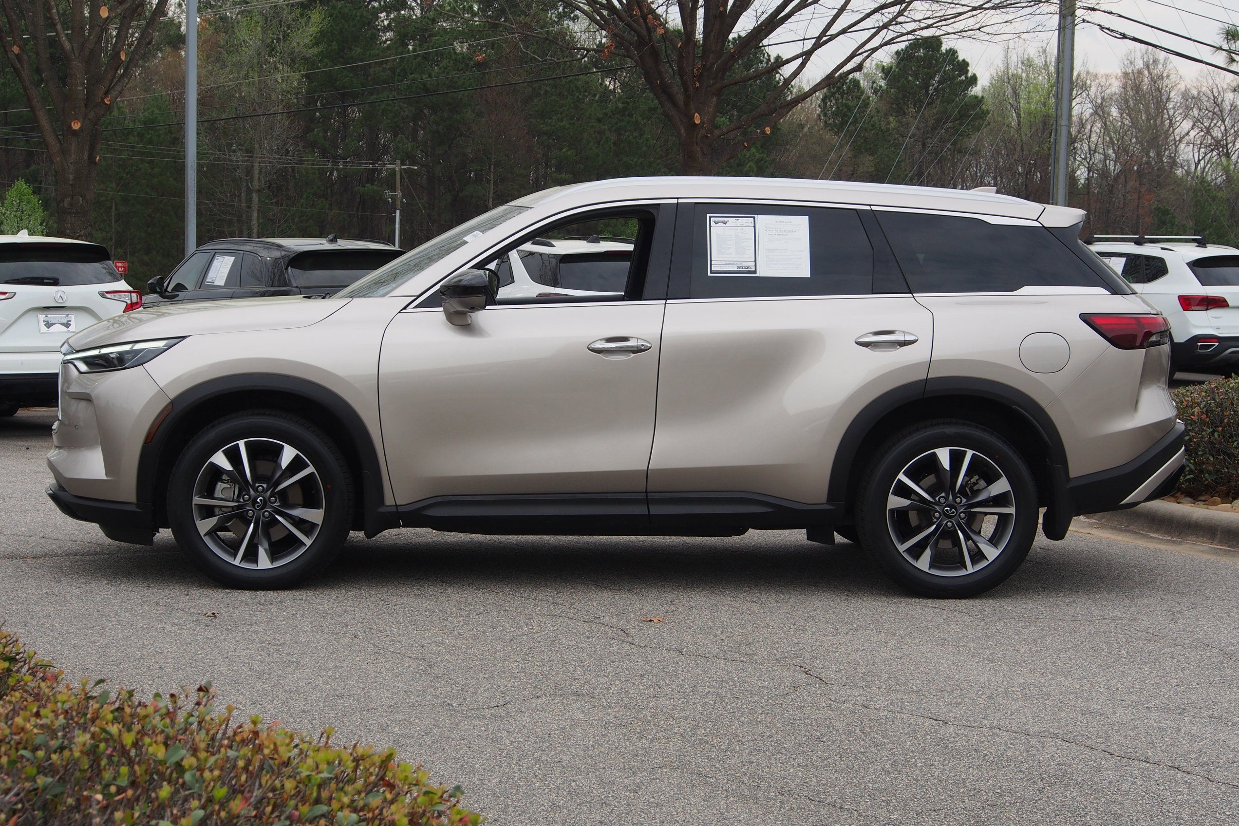 2023 INFINITI QX60 LUXE