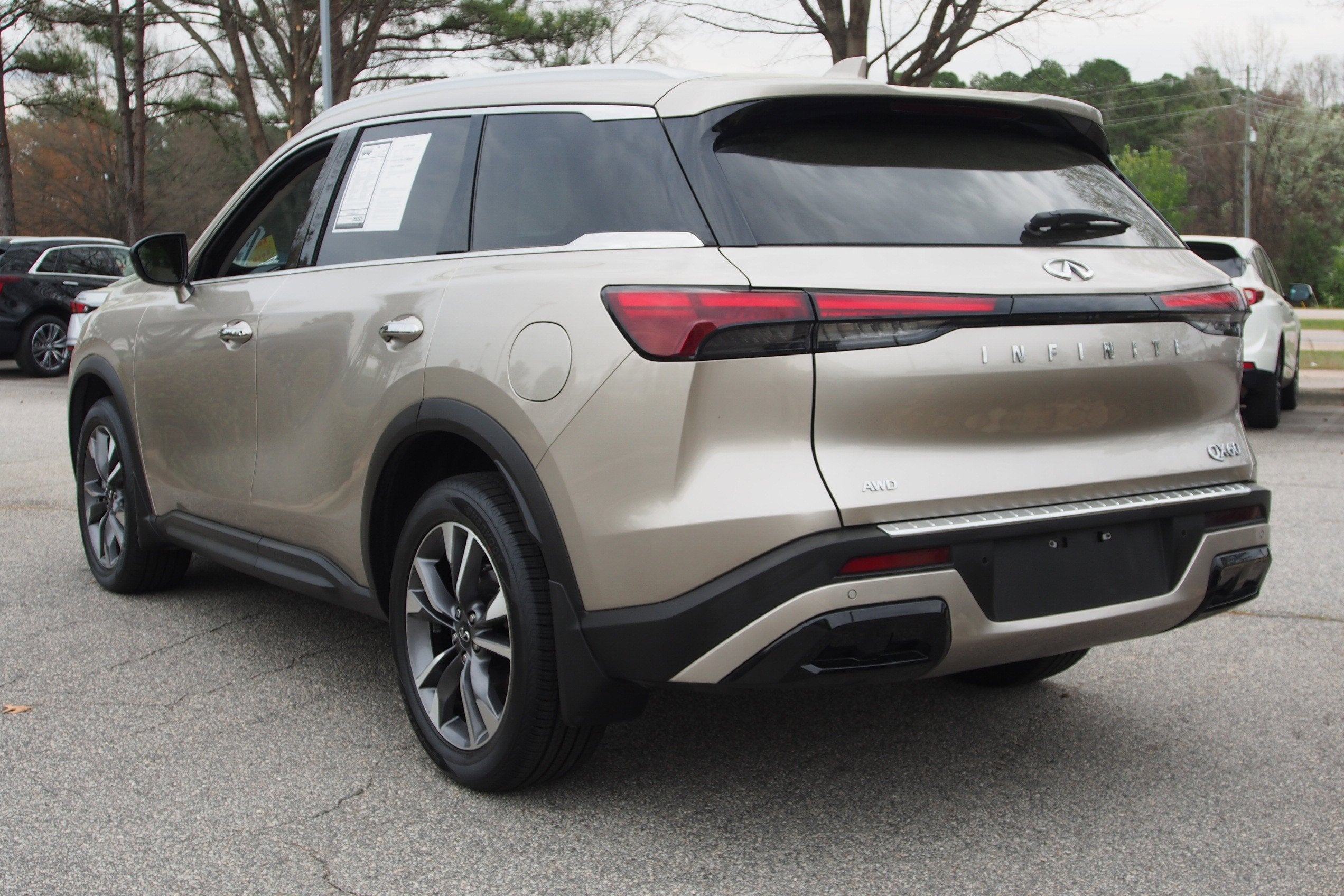 2023 INFINITI QX60 LUXE