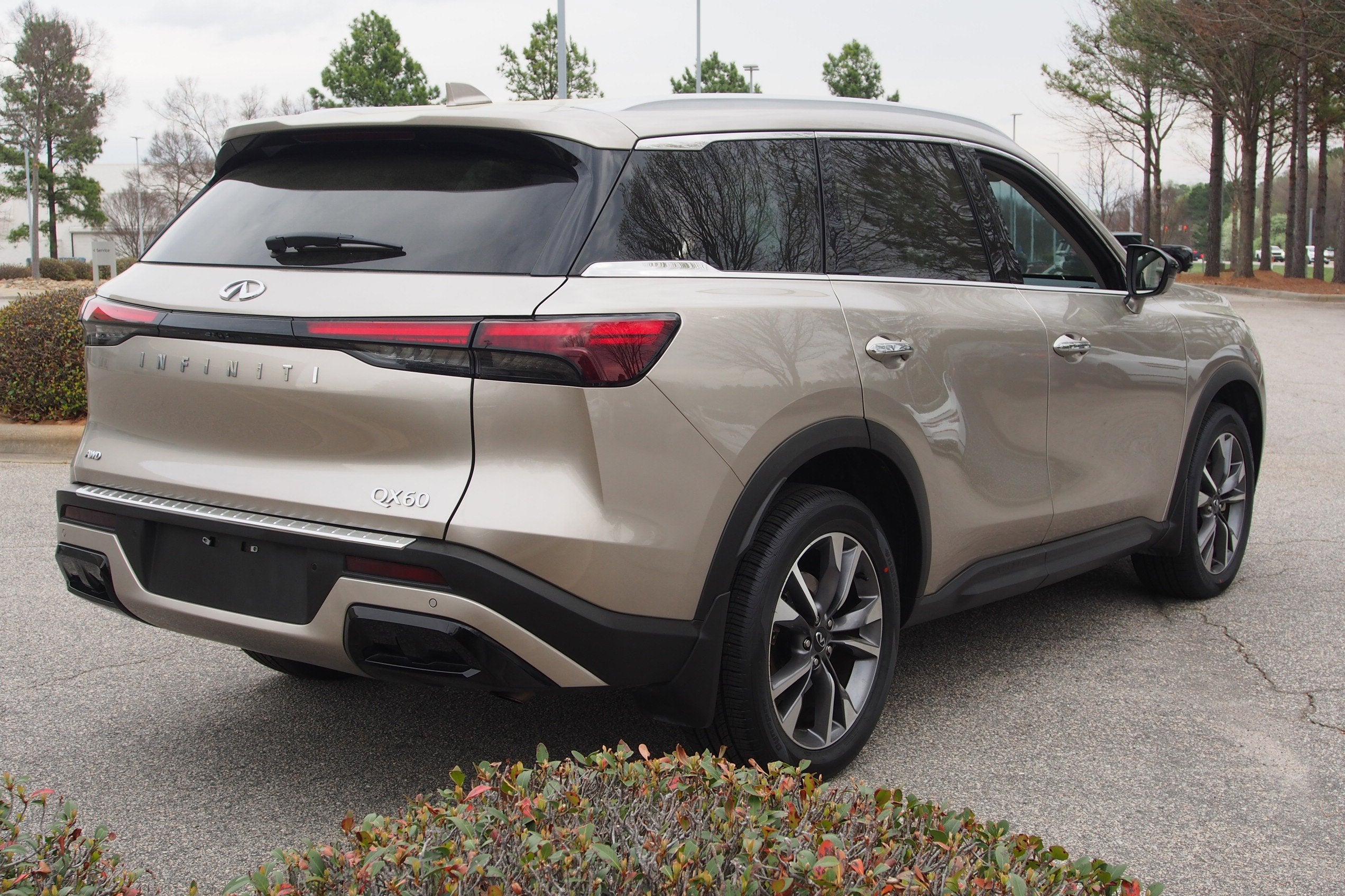 2023 INFINITI QX60 LUXE