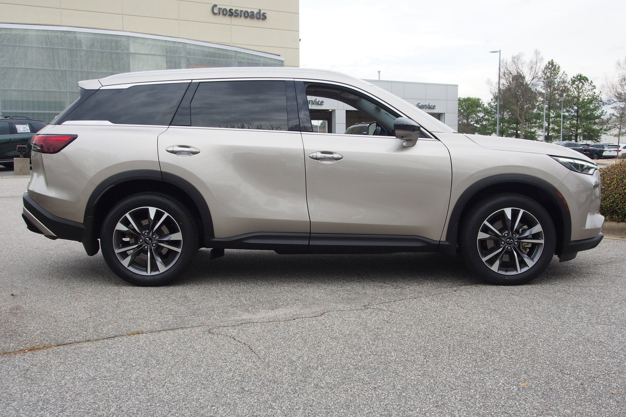 2023 INFINITI QX60 LUXE