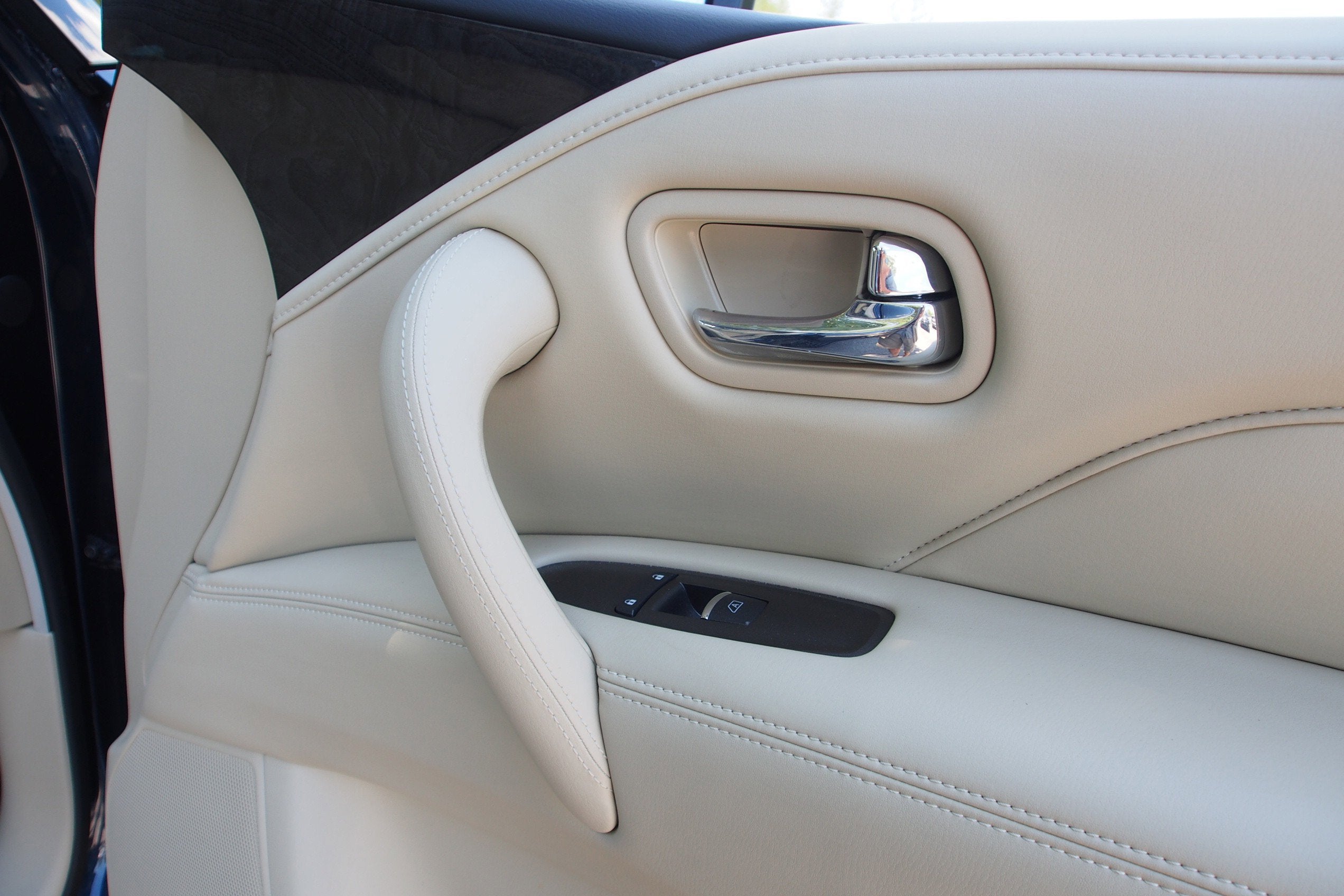 2023 INFINITI QX80 LUXE