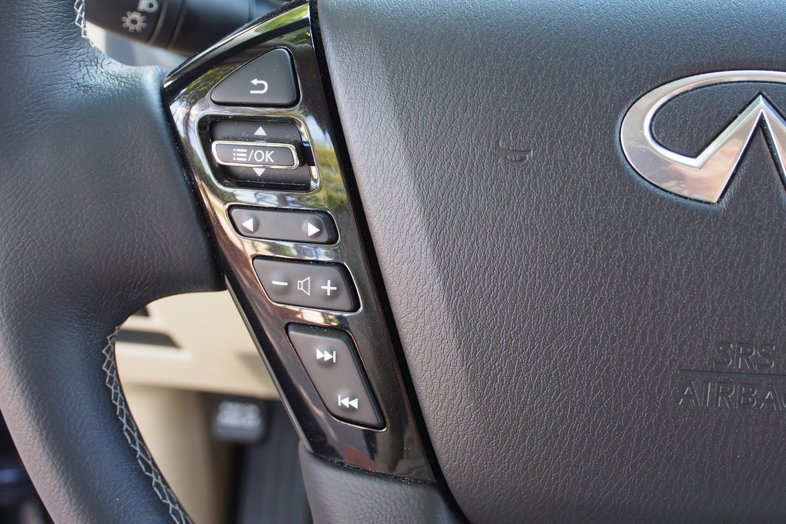 2023 INFINITI QX80 LUXE