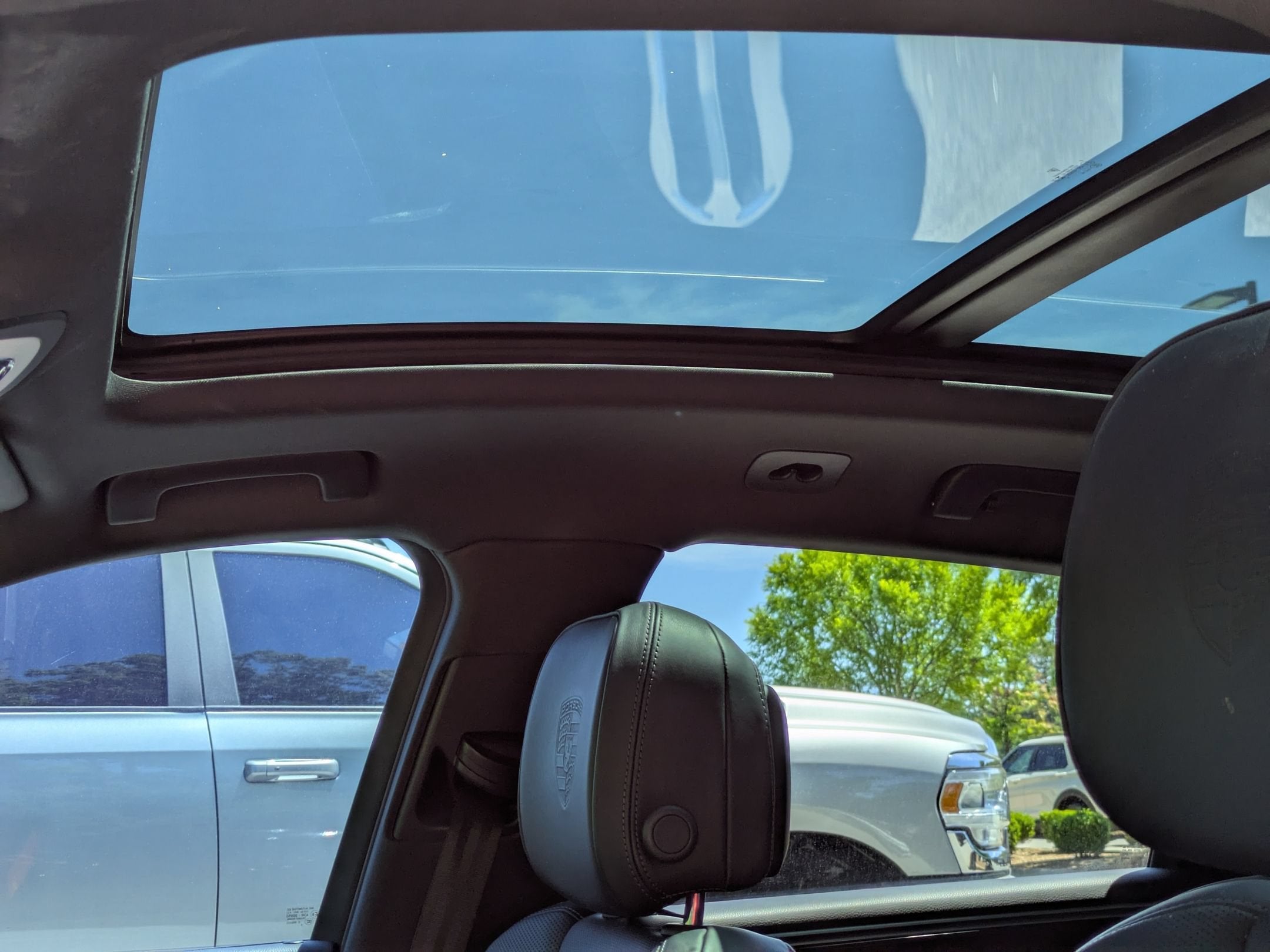 2023 Porsche Macan Base