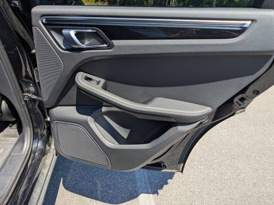 2023 Porsche Macan Base