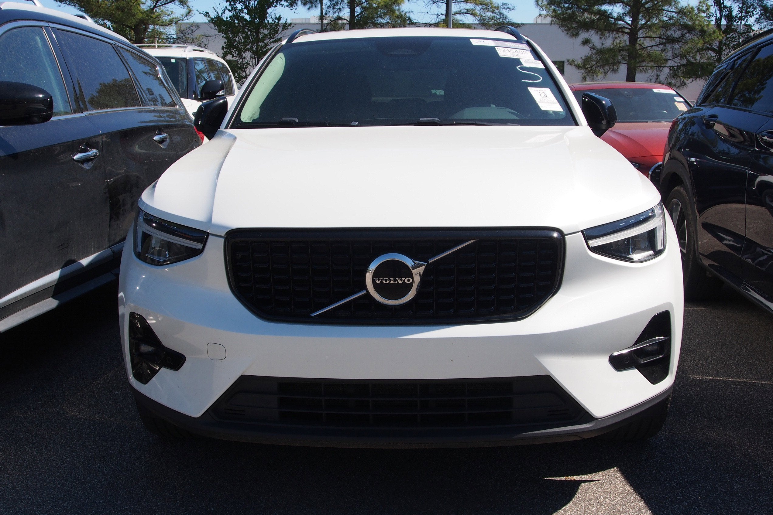2023 Volvo XC40 Plus Dark Theme