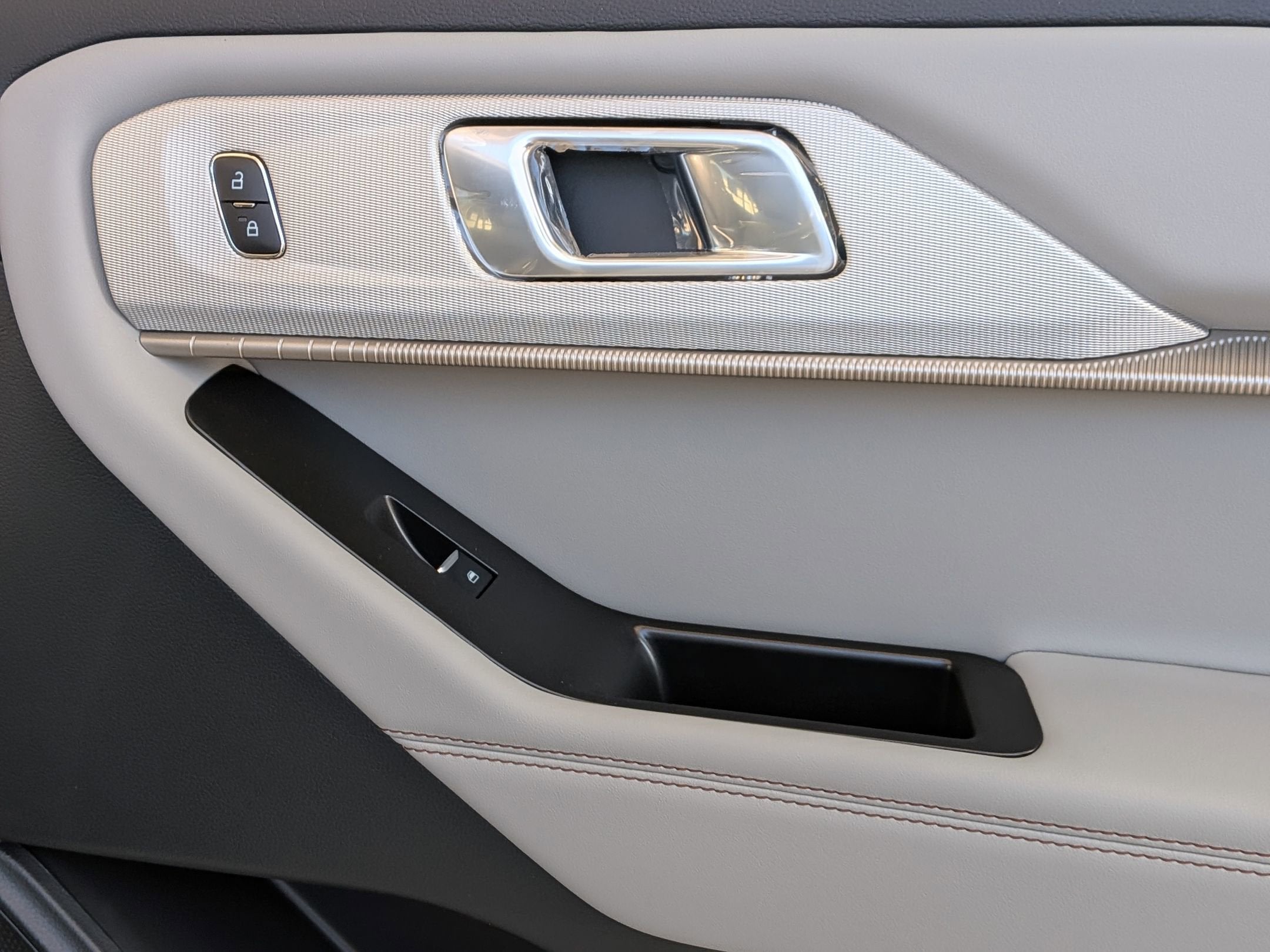 2026 Ford Explorer Active w/100A Pkg