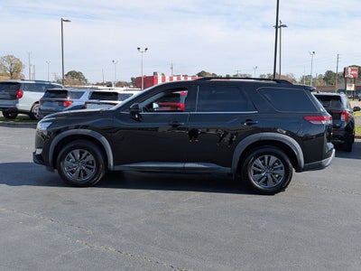 2022 Nissan Pathfinder SV