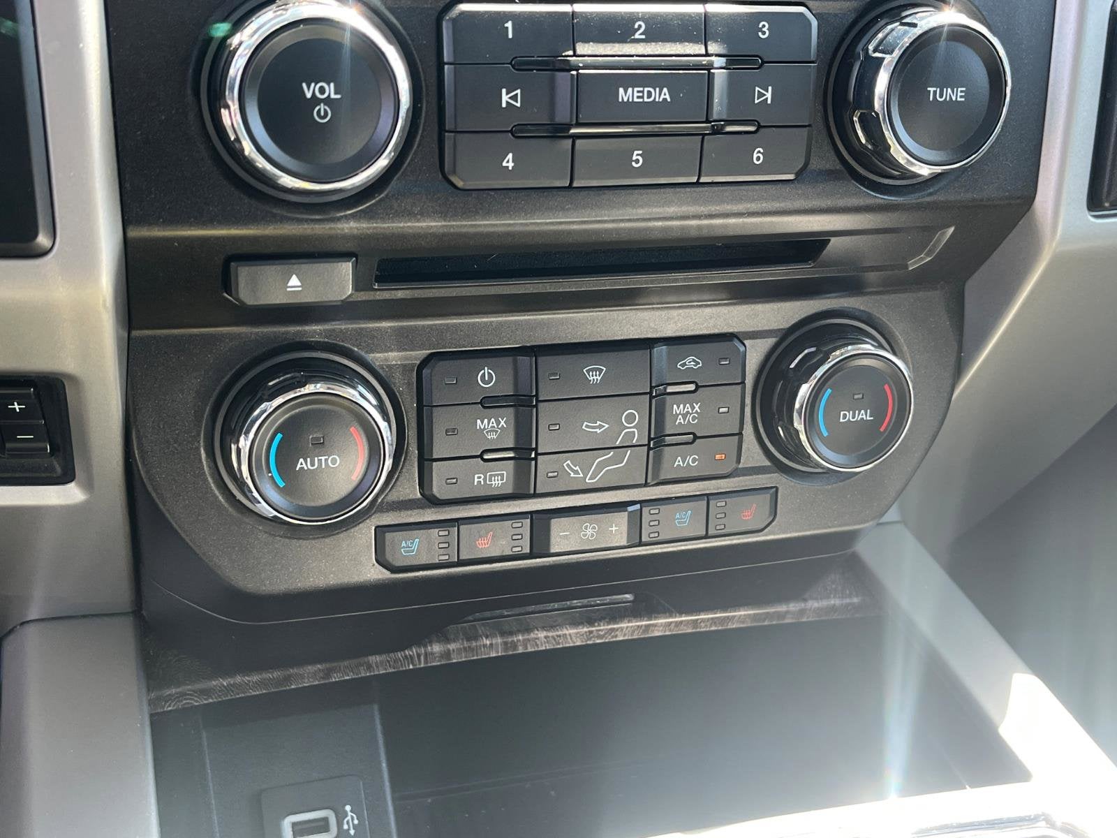 2017 Ford Super Duty F-350 DRW Lariat