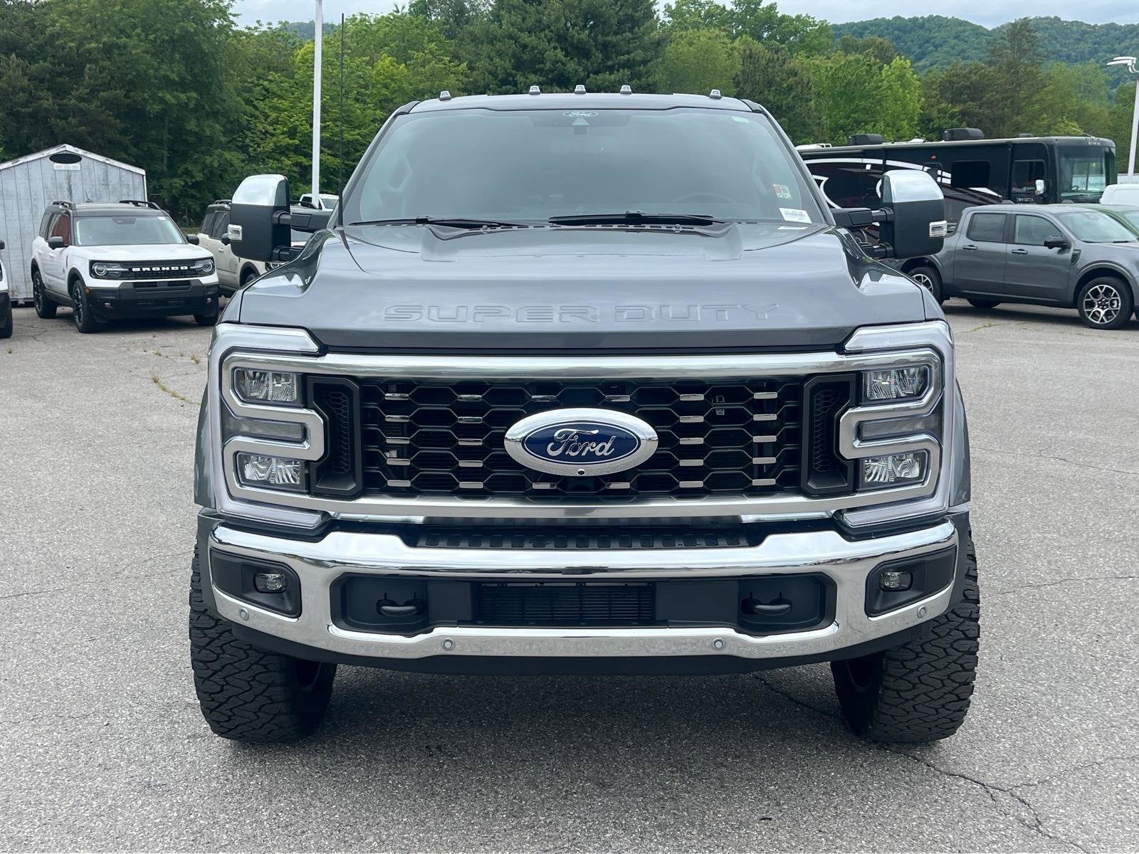 2025 Ford Super Duty F-450 DRW LARIAT